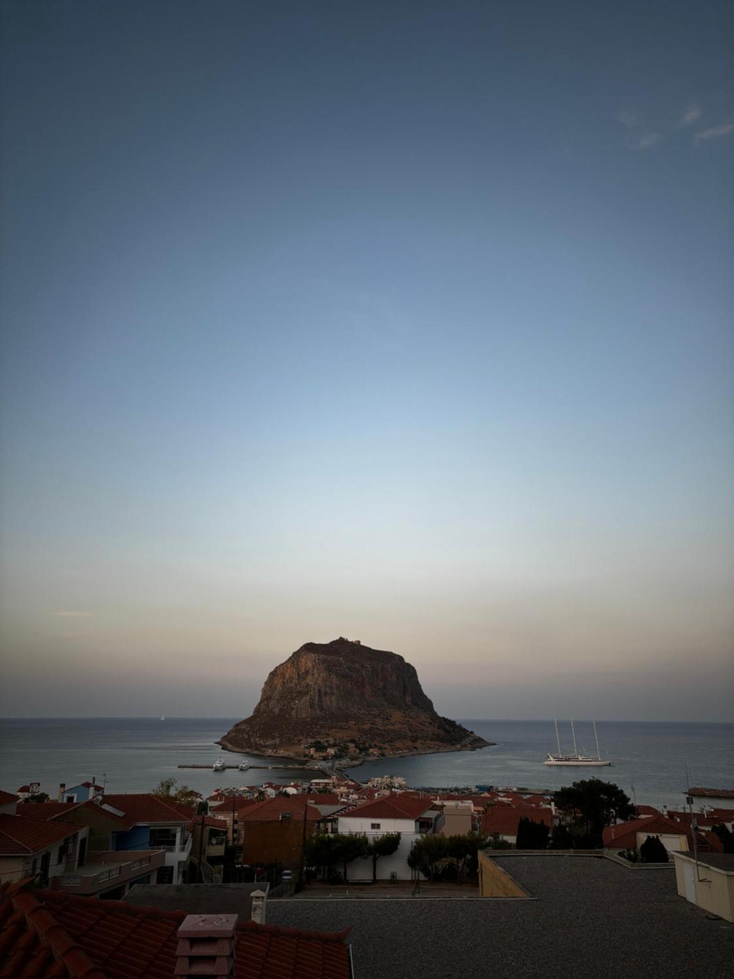 Kanelli΄S Apartments Monemvasia Luaran gambar